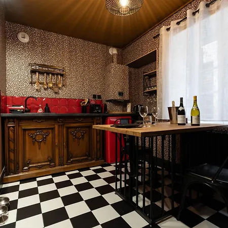 Loveroom Le Donjon Apartment *